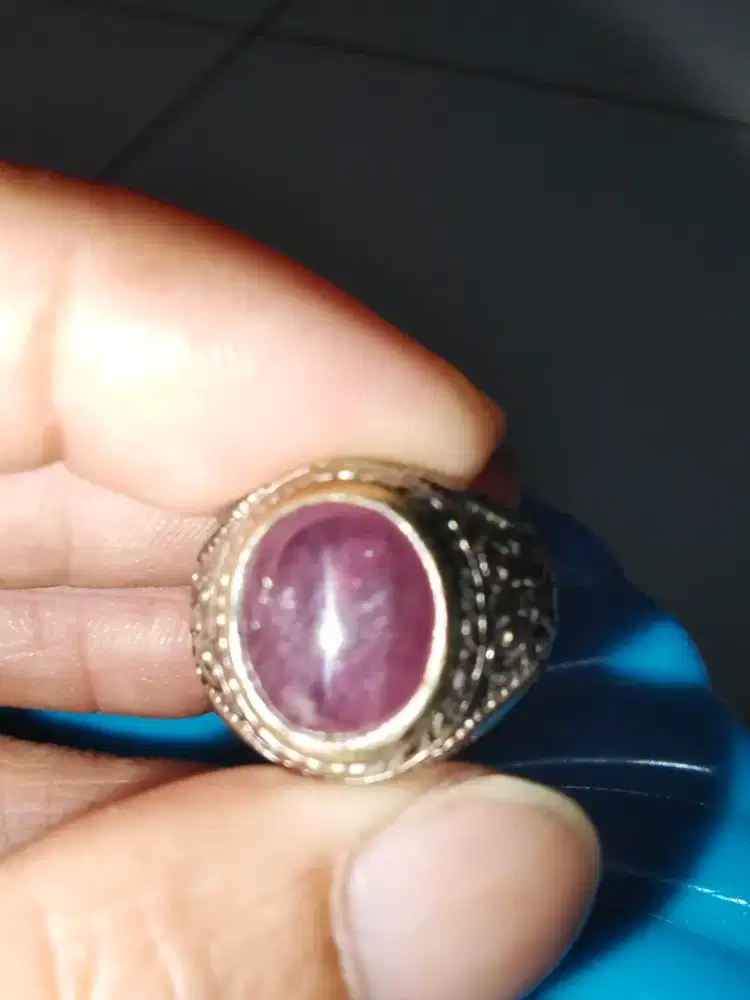 Batu bacan coklat. Ruby