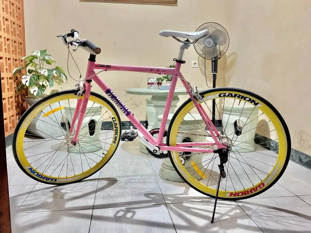 Gowes sehat dengan sepeda gunung dan fixie