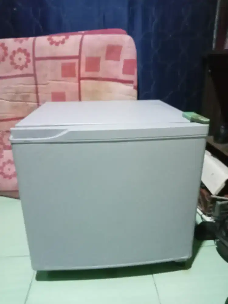 Kulkas mini thosiba segel