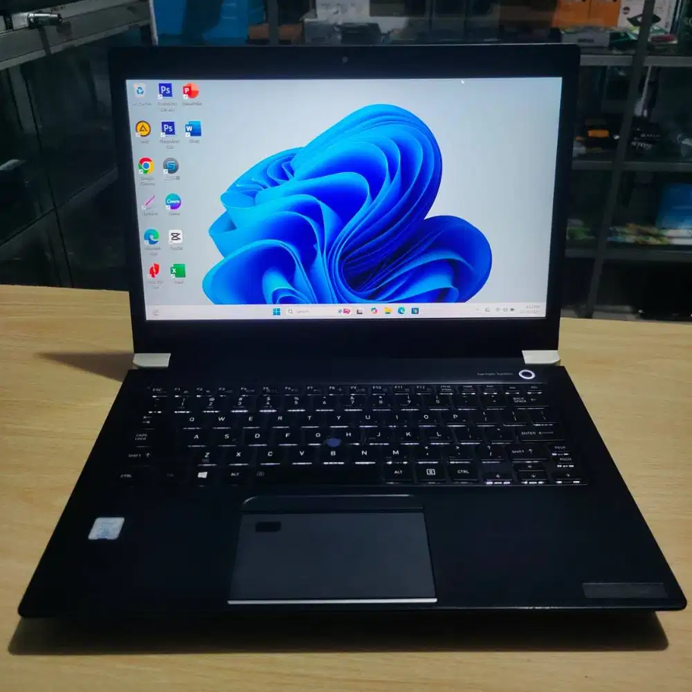 Laptop Slim Kekinian Spek Intel Core i7 Ram 16GB SSD 256GB