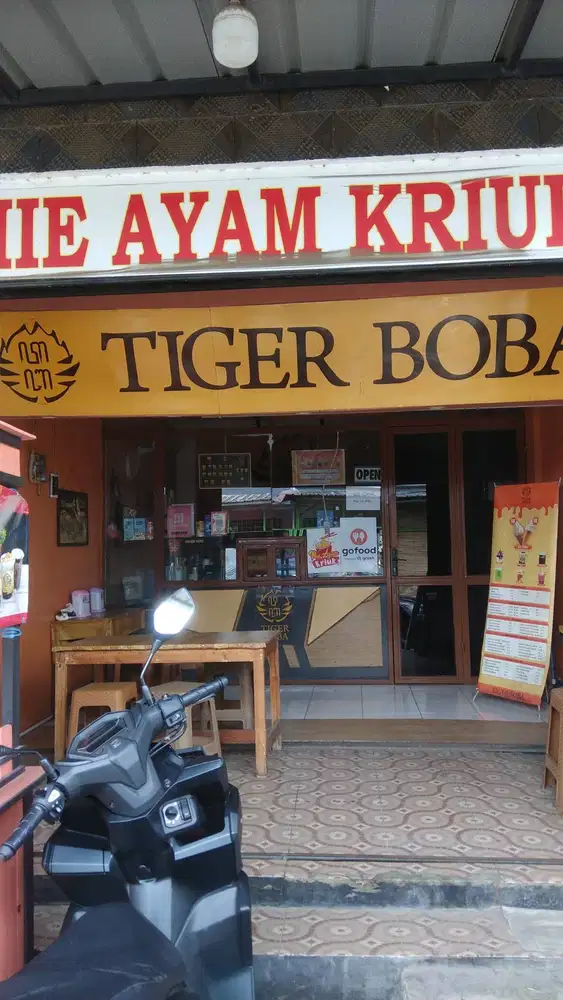 Dijual ruko 2lt lokasi strategis dekat Gardens Sawangan