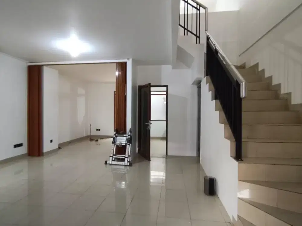 Rumah 2 Lantai Bagus Siap Huni di Mekarwangi Bandung