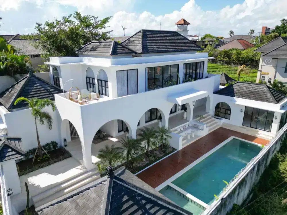 4 BEDROOMS LUXURY  MEDITTERANEAN  STYLE PRIME AND STRATEGIC LOCATION AT BERAWA CANGGU
