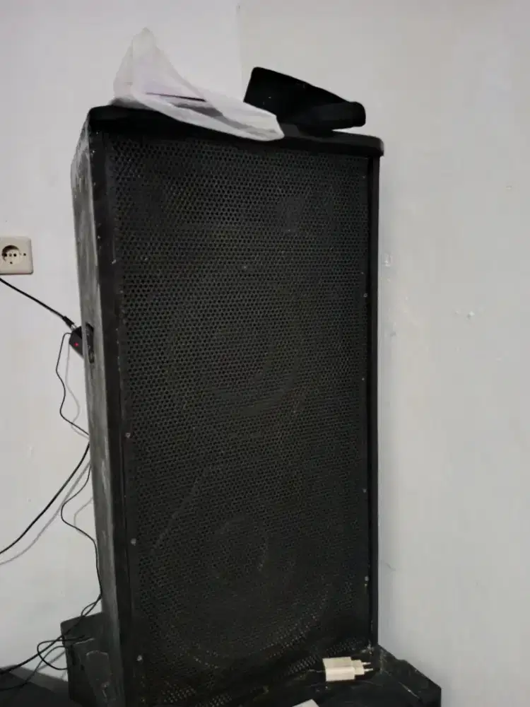 Jual speaker + amply 2 mixer 1,equalizer 1 ,power 2,croshoper 1