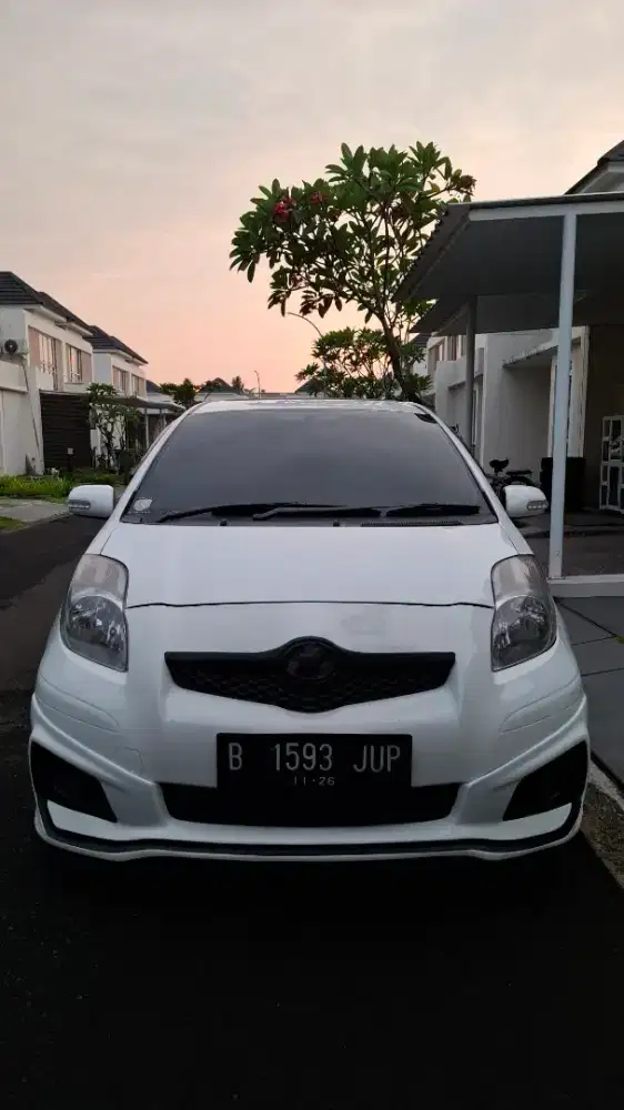 Dijual toyota yaris 2011 manual..