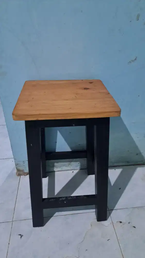 Kursi Kayu Serbaguna