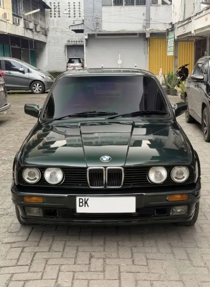 BMW E30 318i Tahun 1989