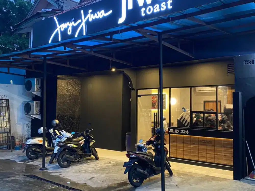 Dijual atau di sewakan Rumah/Ruang Usaha di Perempatan Simpang Lampu Merah Pahlawan