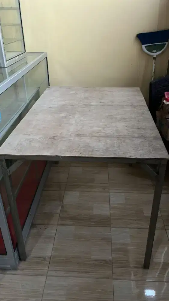 Dijual meja kayu berjualan