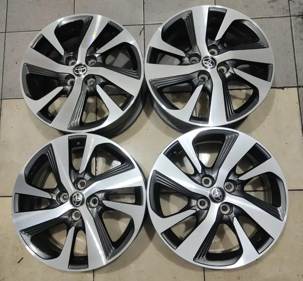 Vleg Toyota Yaris R16 Original