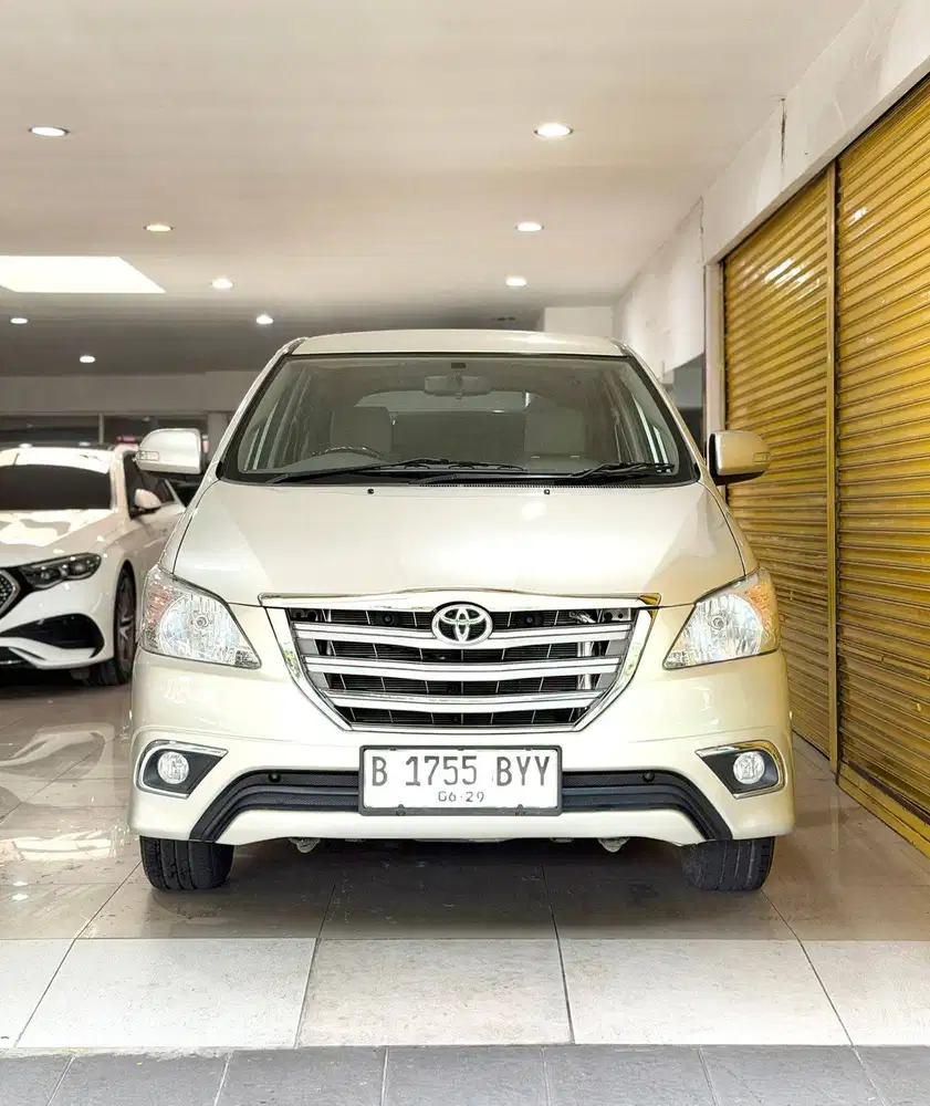 Toyota Kijang Iinnova 2.0 V 2014 June Automatic Silver Metalik Vieta