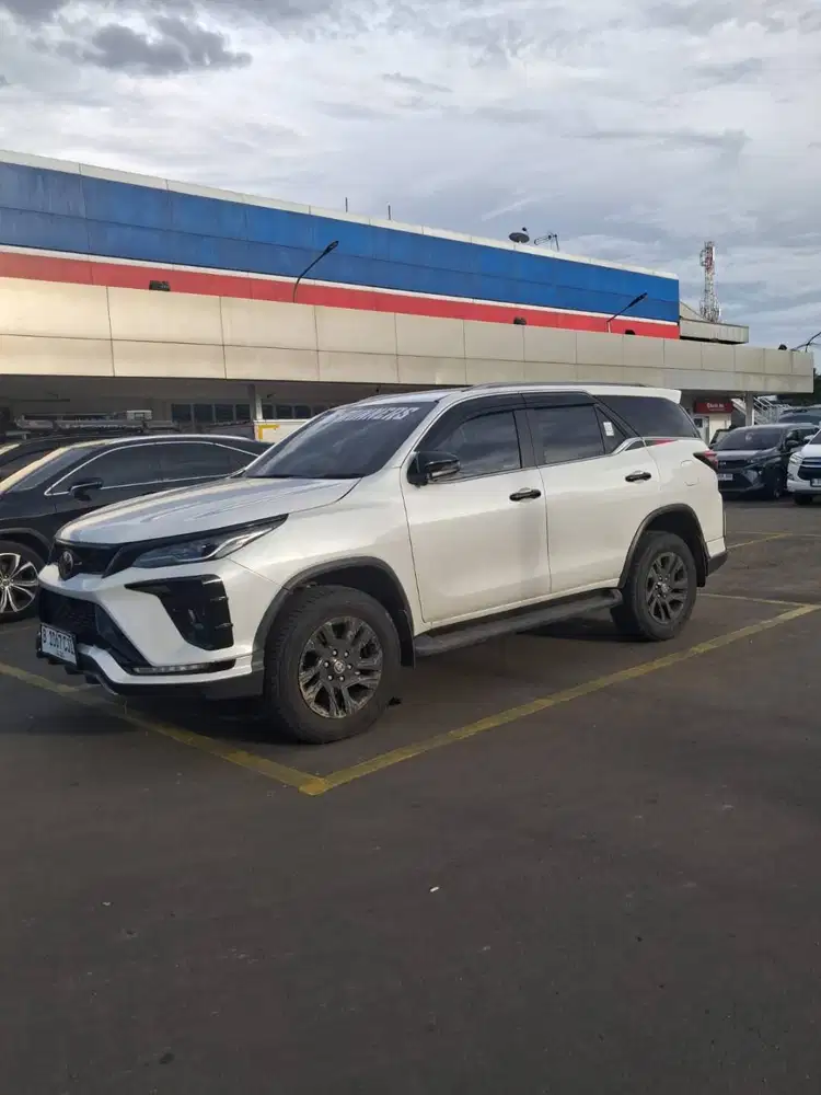 Fortuner 2.8 Tahun 2025 Desember (4x2) KM Rendah