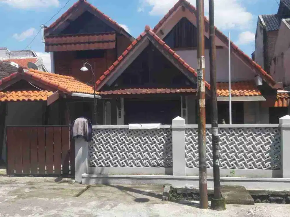 RUMAH ASRI BERSIH DENGAN TANAH LUAS DALAM RINGROAD DI DALAM PERUMAHAN NOGOTIRTO GAMPING