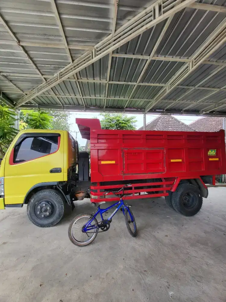 DIJUAL DAM TRUK MITSUBHISI CANTER FE74HDV