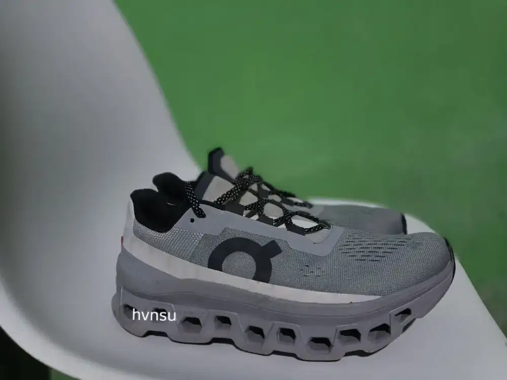 PL On Cloudmonster Alloy Silver