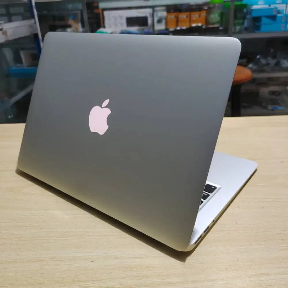 Apple Macbook Air 2017 Slim Mulus Siap Pakai 8/256 SSD