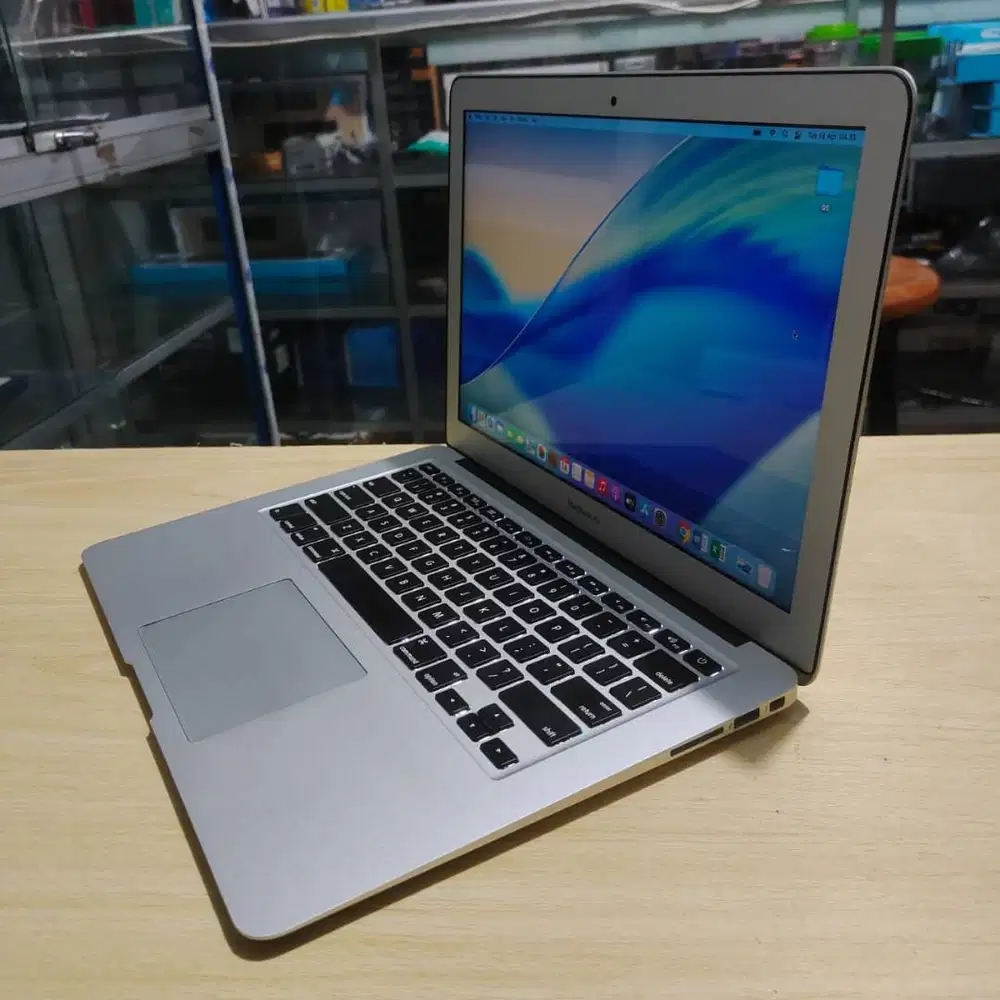 Apple Macbook Air 2017 Slim Mulus Siap Pakai 8/256 SSD
