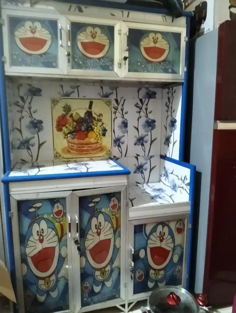 Lemari piring Doraemon besar