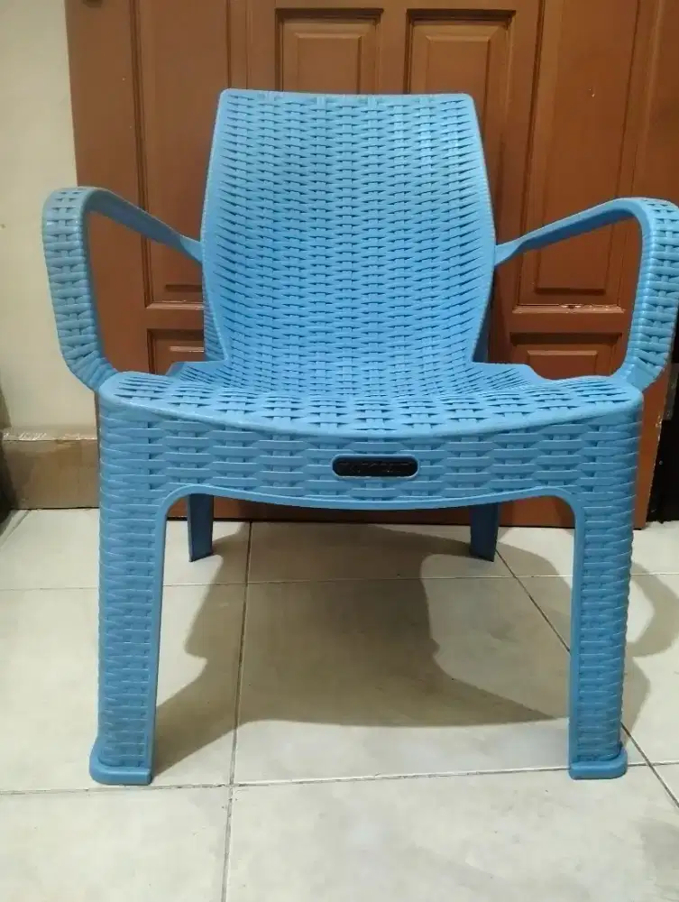 Kursi plastik napolly