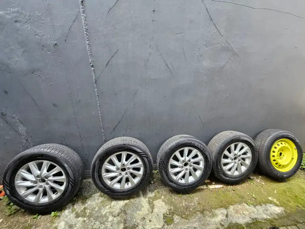 Ban dan velg original toyota copotan innova zenix(4+1 serep)