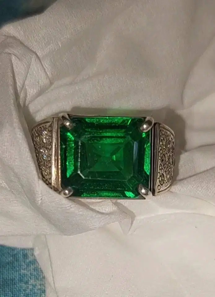 Natural emerald zamrud colombia