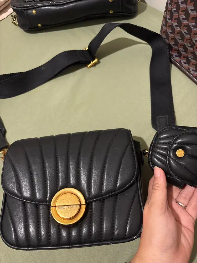 Tas Charles N Keith Hitam