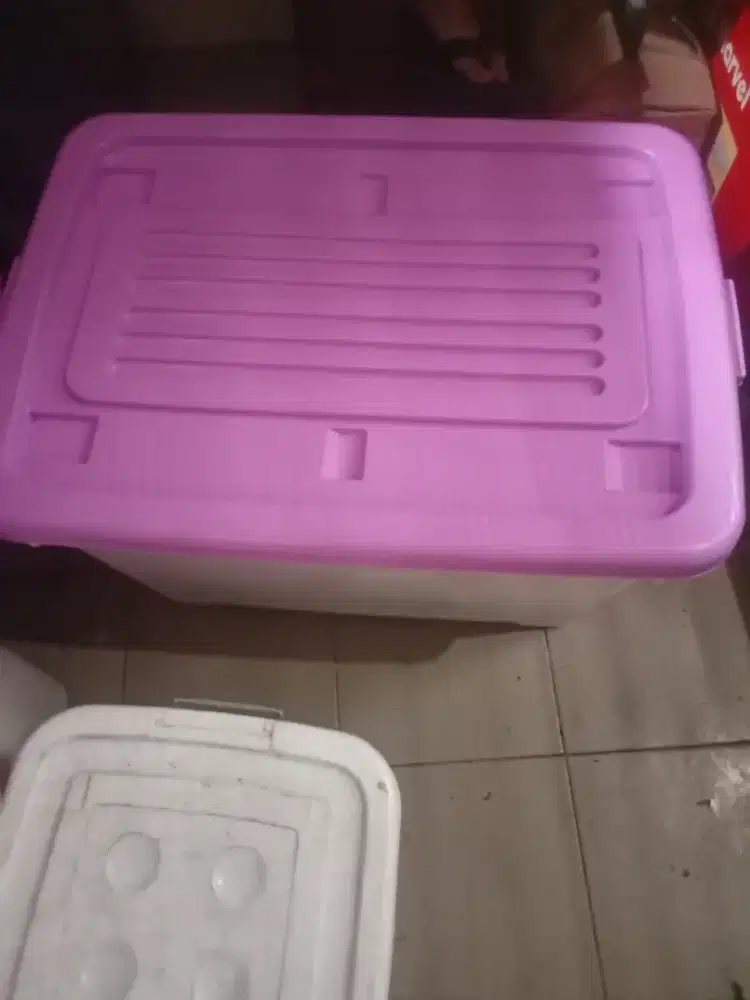 Container besar dan sedang