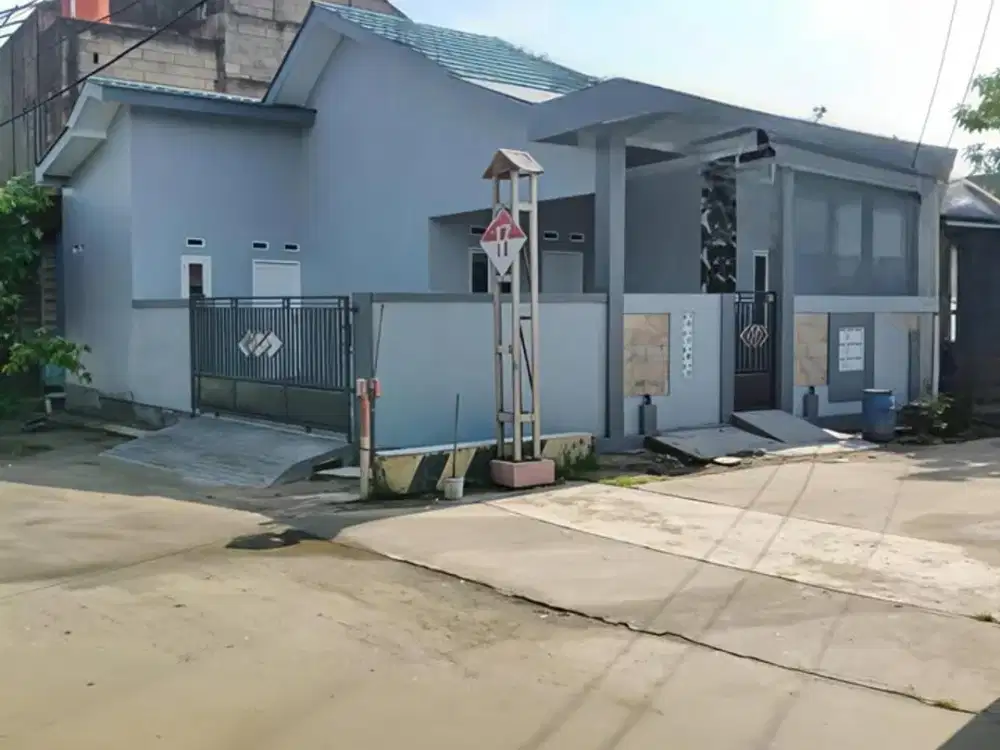 Dijual Luas 97 Meter, 3 Kamar Tidur Row Jalan Sangat Lebar