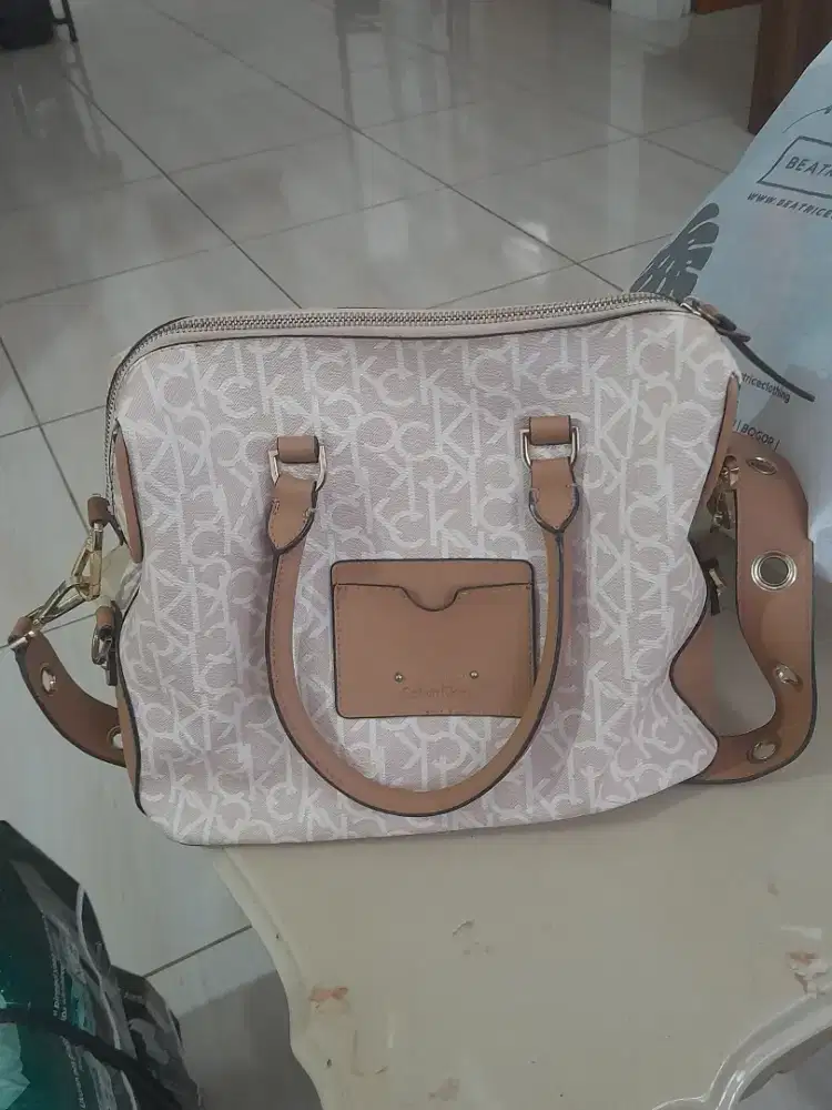 Tas wanita Calvin Klein