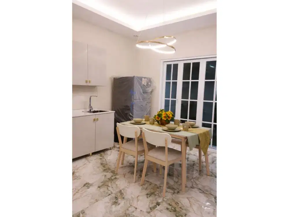 DIJUAL RUMAH MEWAH FURNISH SIAP HUNI BAGUS DI SENTUL CITY