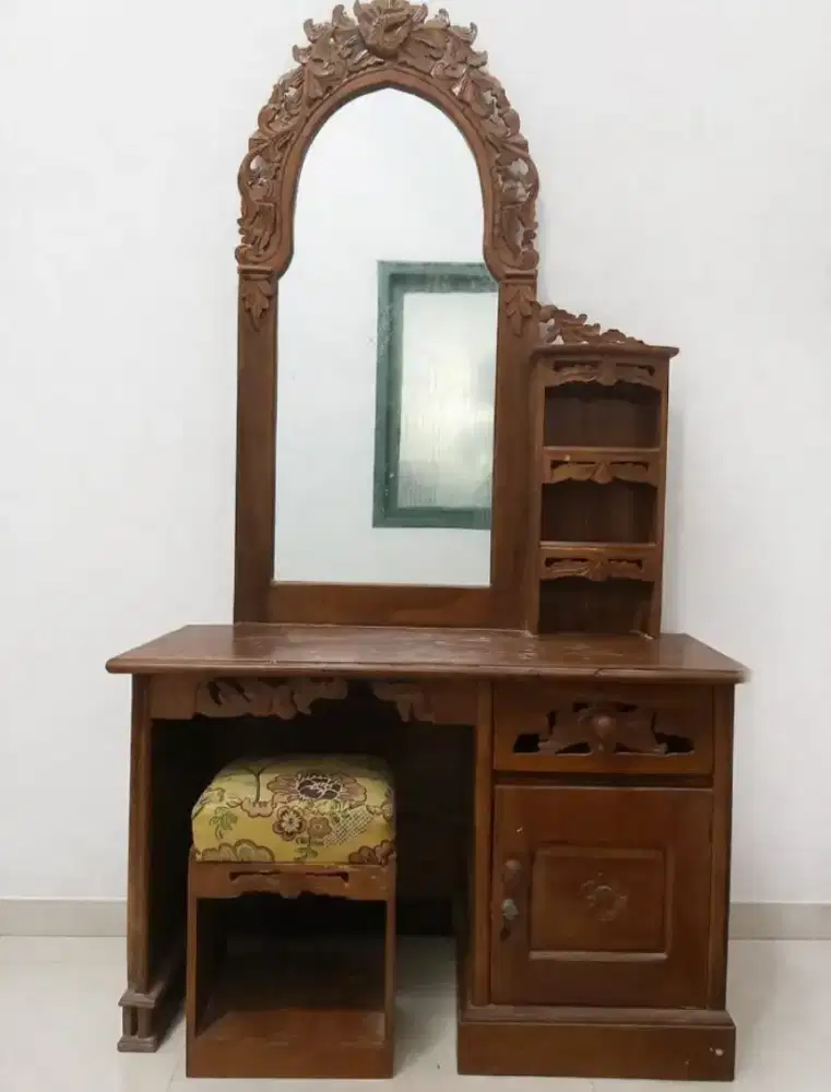 Meja rias jati masih bagus