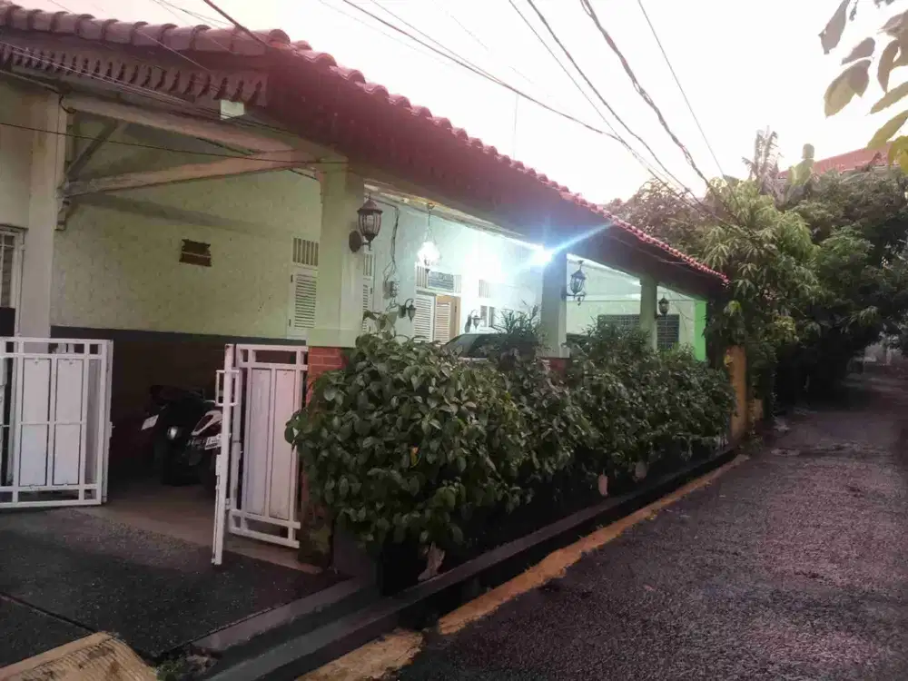 Disewakan Rumah Di Kemang Suasana tenang aman dan nyaman