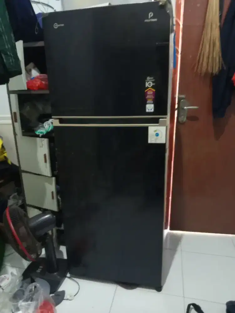 Dijual kulkas polytron 2 pintu