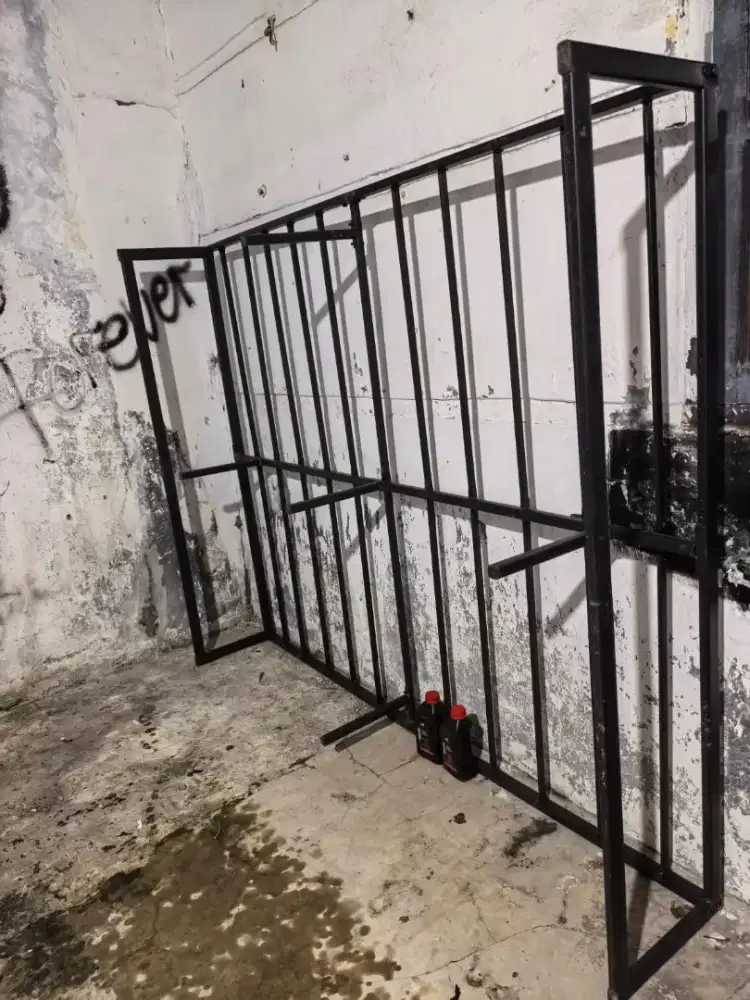 Dipan besi zinus abel