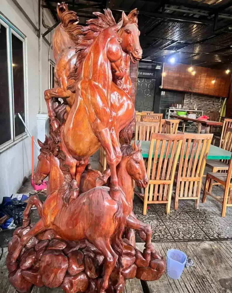 Patung kuda kayu tinggi 2m