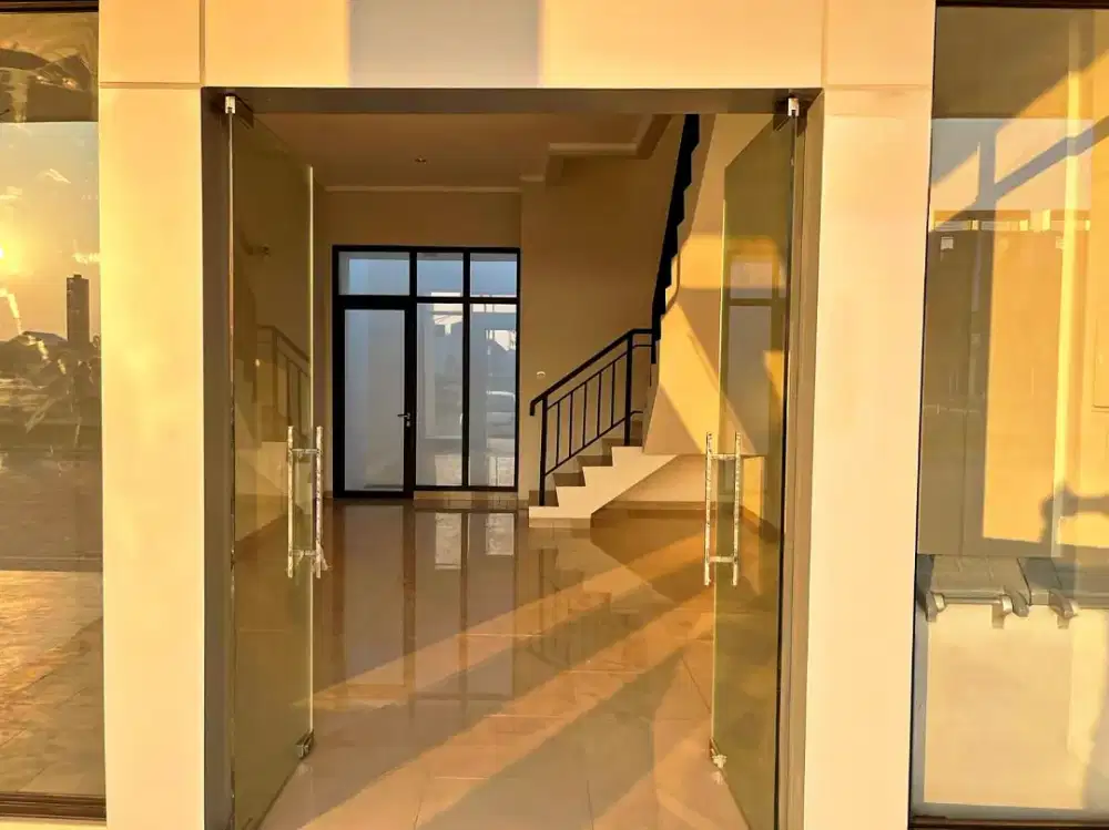 Sewa Ruko Baru 3 Lt Siap Usaha Summarecon Crown Gading
Bekasi