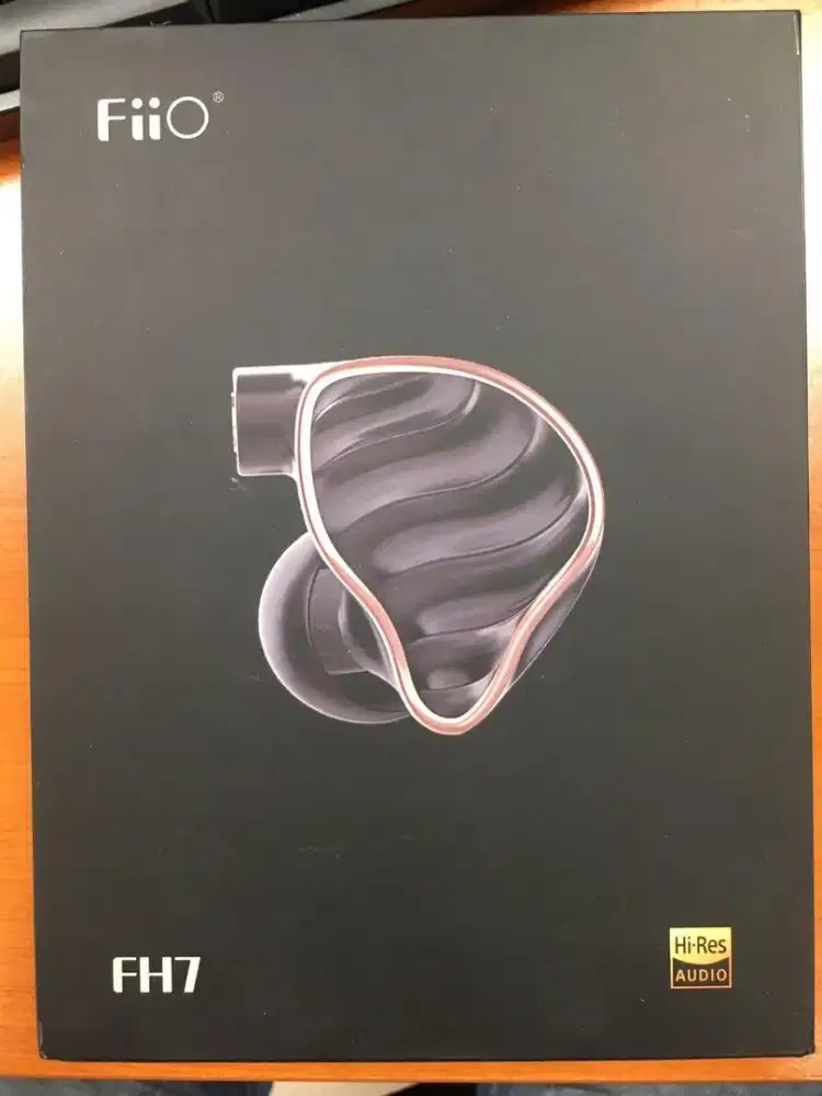 FiiO FH7 in-ear monitor IEM