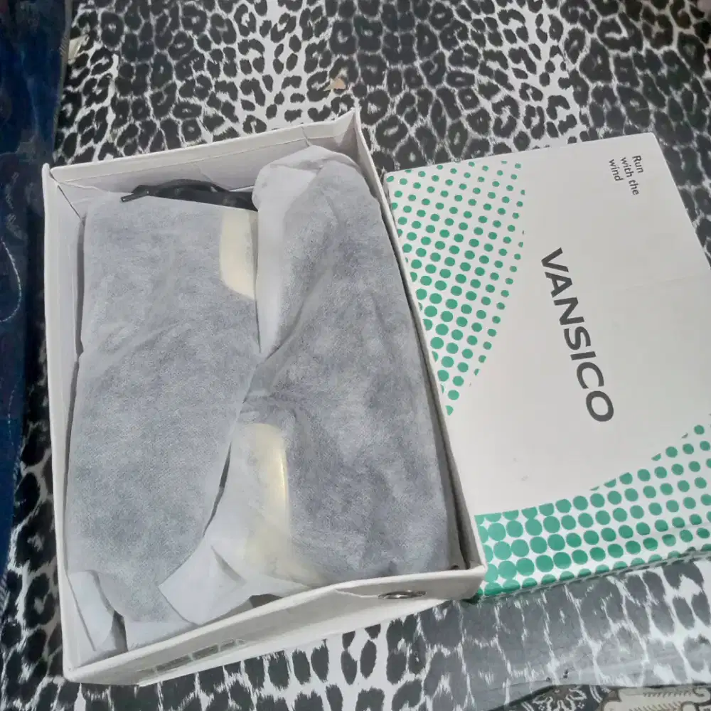 Sepatu Vansico Wanita/Pria Ukuran 40 - Kondisi Baru, Blm Pernh Dipakai