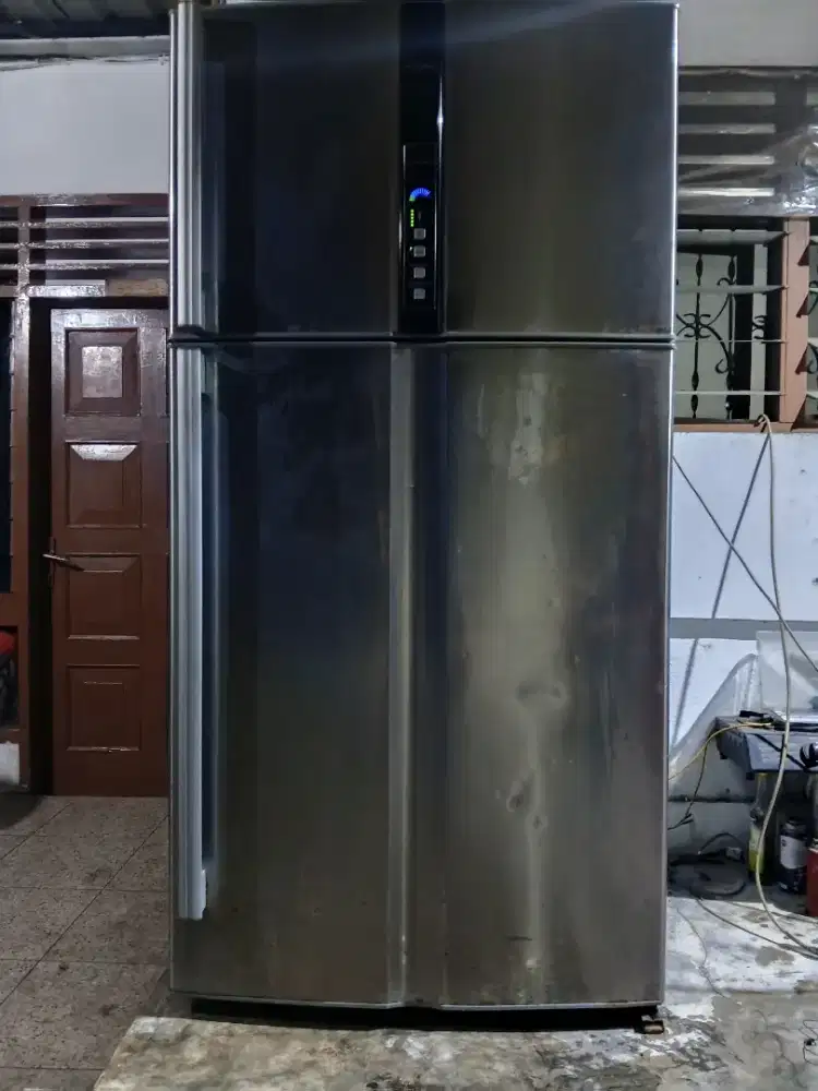 Kulkas Top Freezer 2 Pintu HITACHI INVERTER