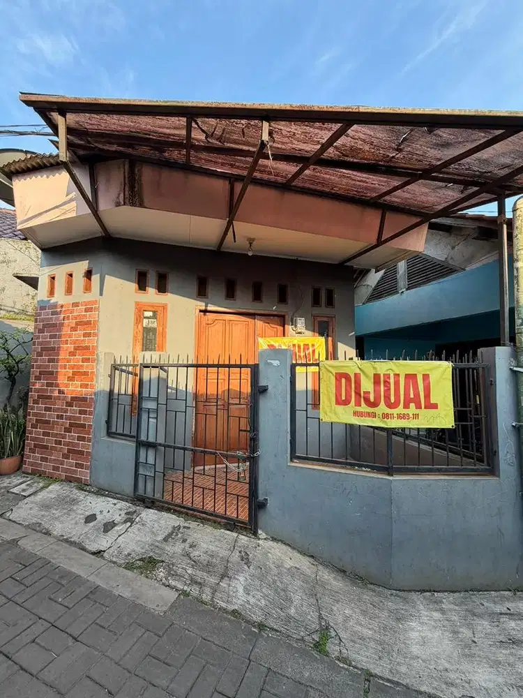 DIJUAL Rumah 2 lantai dan Kontrakan 3 pintu di Tangerang