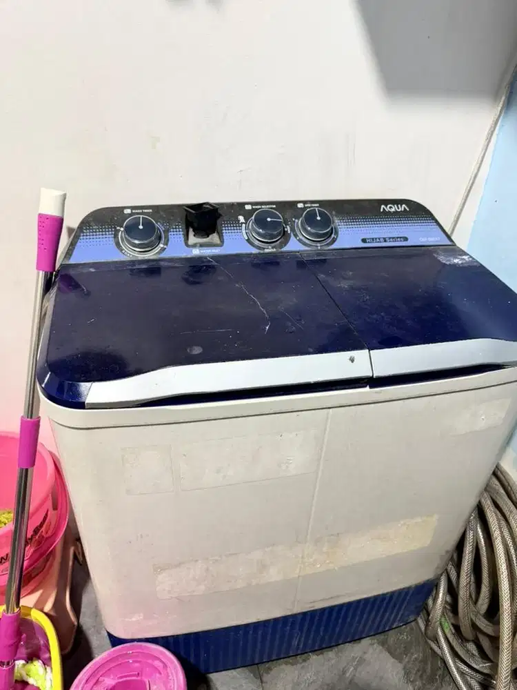 Mesin cuci second merk AQUA
