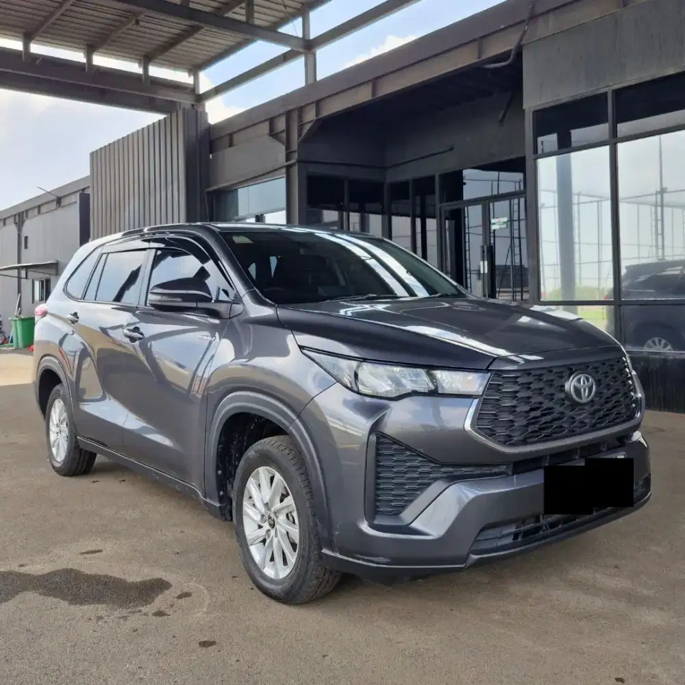 Toyota Zenix G Hybrid Nik 2023
Grey