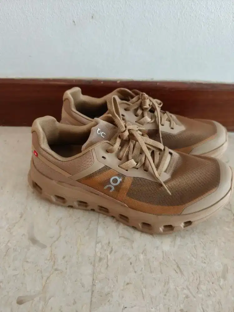 On Cloudvista 2 sepatu running lari olahraga original size 38