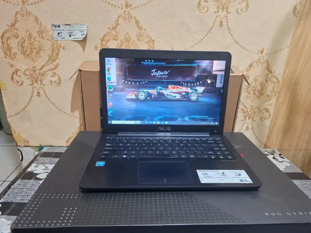 Jual murah aja ka Laptop Asus Vivobook E402MA - Tidak ada minus