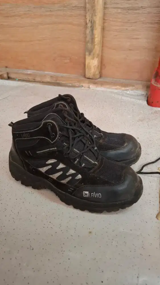 sepatu safety/hiking