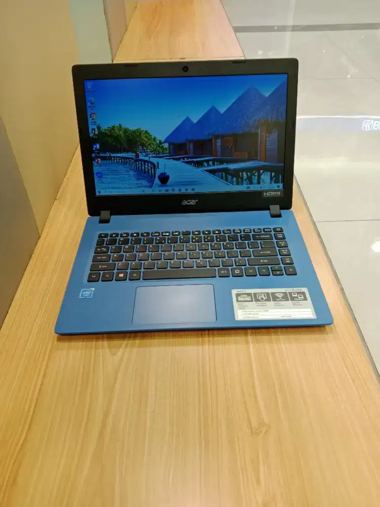 LAPTOP NGEBUTT MULUS LIKE NEW NO MINUS SIAP PAKAI