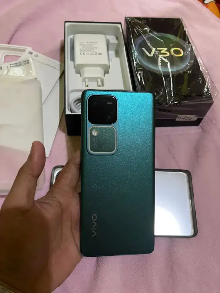 Vivo v30 5g like new 9/256