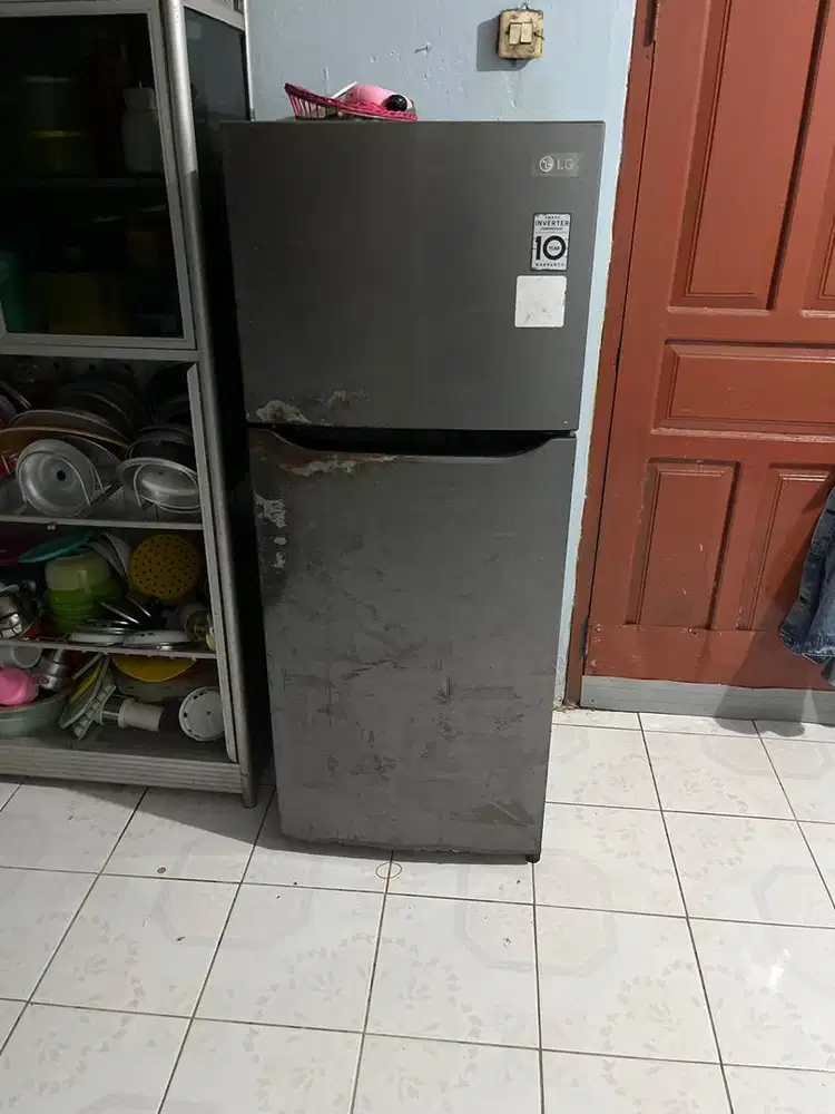 Kulkas bekas LG