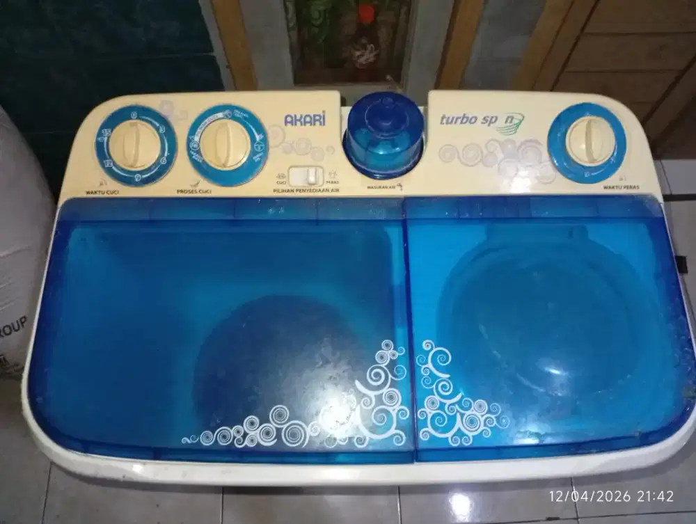 Mesin cuci dua tabung bekas akari