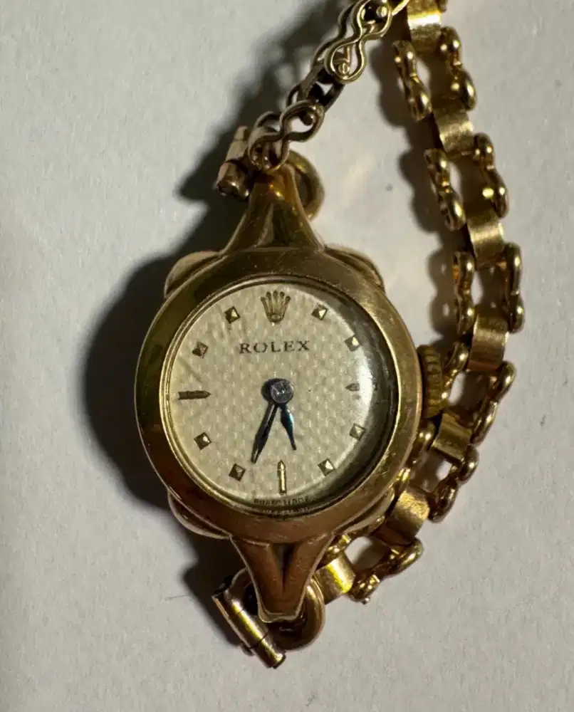 ROLEX VINTAGE 1950s LADIES GOLD 9K – RARE COLLECTOR ITEM
